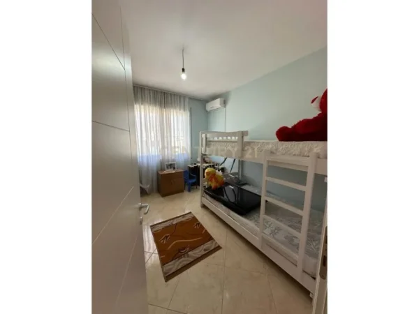 Jepet me qira, apartament 2+1+2 ne zonen e Freskut.