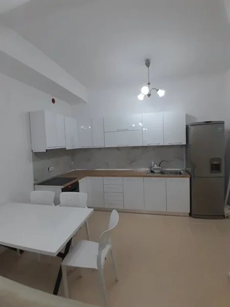 Tirane, jepet me qera apartament 1+1+BLK Kati 1, 80m² 400 Euro (Kodra e Diellit)