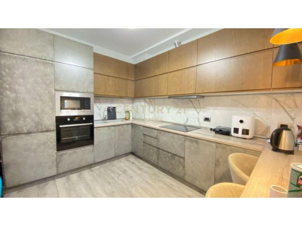 Jepet me qira, apartament 2+1+2 i vendosur tek Rruga e Elbasanit.