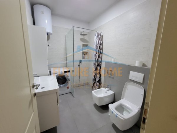 Shitet, Apartament 2+1, Pazari i Ri. 360,000 EURO