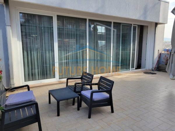 Shitet, Apartament 2+1, Pazari i Ri. 360,000 EURO