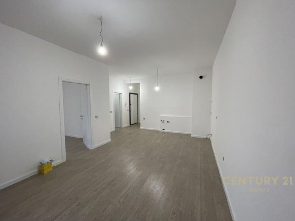 TEK KOMPLEKSI OLIMPIK, JEPET ME QIRA PER ZYRA APARTAMENT 1+1!