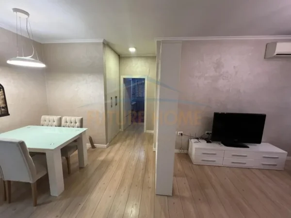 Qera, Apartament 2+1, Unaza e Re.
450 €