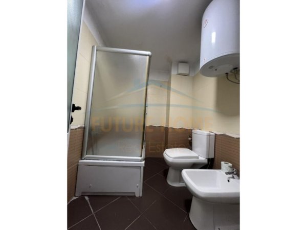 Qera, Apartament 2+1, Unaza e Re.
450 €