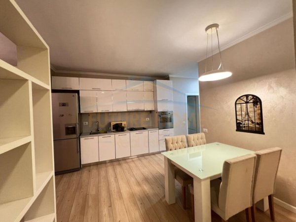 Qera, Apartament 2+1, Unaza e Re.
450 €