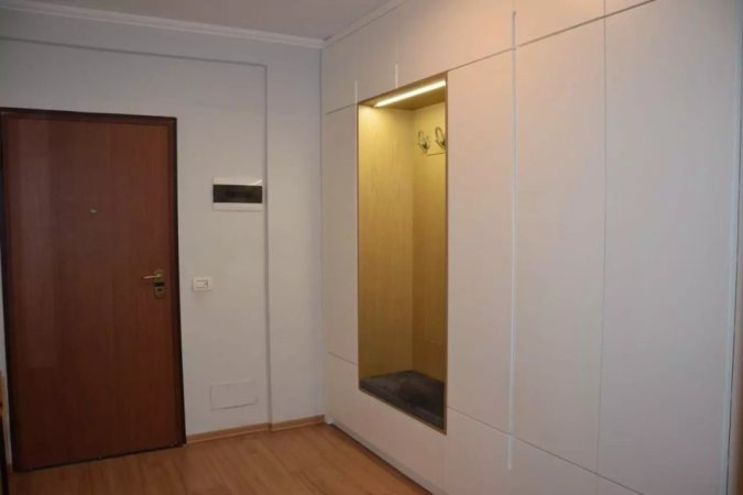 Jepet me Qera Apartament 3+2+3 tek Pazari i Ri