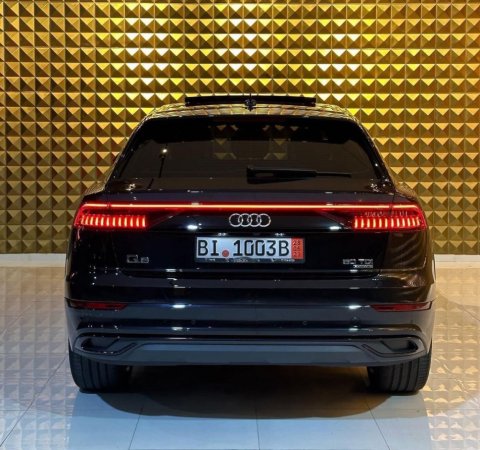 Audi Q8 ,Shitet ose nderrohet me apartament ne tirane , Cmimi:65.000 euro