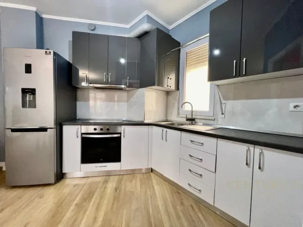 SHESIM, APARTAMENT MODERN 3+1+2 me 2 POSTE PARKIMI‼️