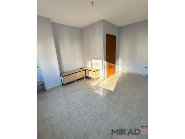 Shitet Apartament 2+1+2 ne Qender!