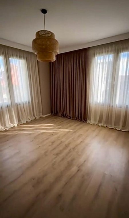 Shitet Apartament 2+1+2 tek Rruga Forsina Plaku, prane 21 Dhjetorit!