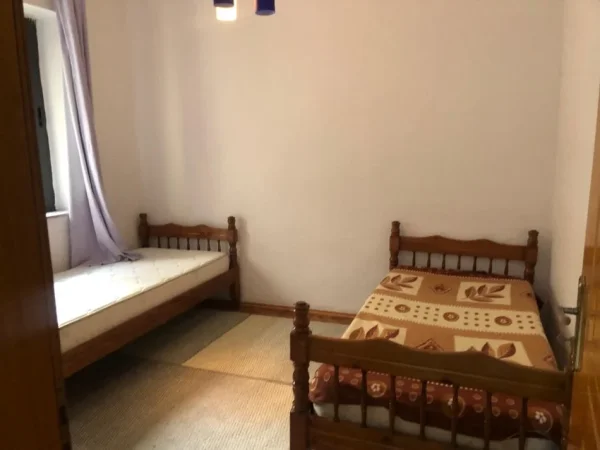 Okazionn! Apartament 2+1 ne shitje tek Medreseja (99,000 Euro i diskutueshem)