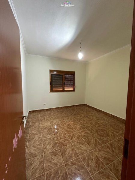 Apartament Me Qera 2+1 Tek Komua E Parisit (ID B220721 ) Tirane