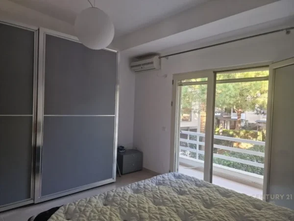 Shitet Dupleks ne Gjirin e Lalezit, Kompleksi Lura 1