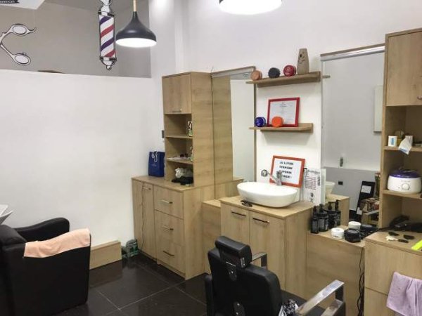 Fillim Rr. Ali Demi BUZE RRUGES KRYESORE (prane shkolles 1-MAJ), jepet me qera dyqan Kati 0, 20 m² 35.000 Leke