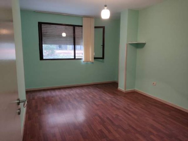 Tirane, jepet me qera apartament 2+1+BLK Kati 2, 100 m² 400 Euro (rruga e elbasasanit)