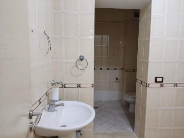 Tirane, jepet me qera apartament 2+1+BLK Kati 2, 100 m² 400 Euro (rruga e elbasasanit)