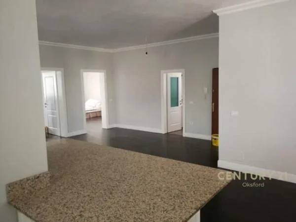 Shqiperi, jepet me qera apartament Kati 3, 113 m² 700 Euro