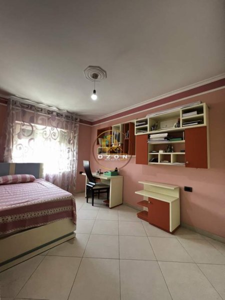 Tirane, jepet me qera apartament 3+1+BLK Kati 4, 123 m² 800 Euro (Rruga e Kavajes)