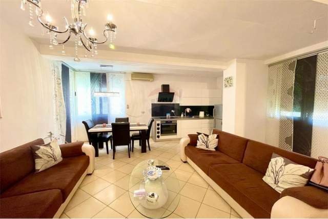 Tirane, jepet me qera apartament 1+1+BLK Kati 2, 70 m² 350 Euro (Rrugen Vorpsi)