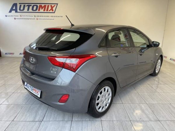 Tirane, shes makine Hyundai i30 Viti 2015, 7.900 Euro