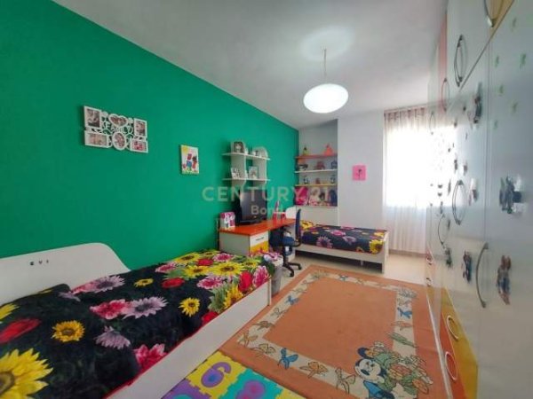Tirane, shitet apartament 2+1 Kati 6, 102 m² 80.000 Euro (Rruga e Durresit)