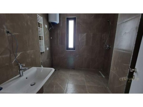 Tirane, shitet apartament 2+1+BLK Kati 2, 130 m² 210.000 Euro (rruga e kavajes)