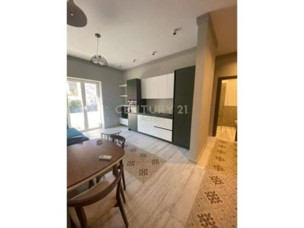 Tirane, jepet me qera apartament 2+1 Kati 2, 75 m² 440 Euro (Rruga Durresit)