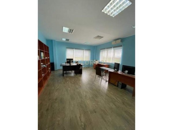 Tirane, jepet me qera ambjent biznesi Kati 1, 8.824 m² 4.000 Euro (Budull, Rinas)