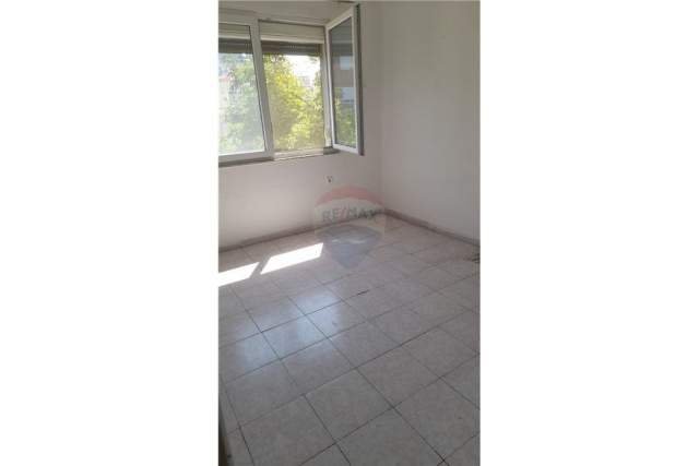 Tirane, jepet me qera Kati 4, 64 m² 350 Euro (Sami Frasheri)