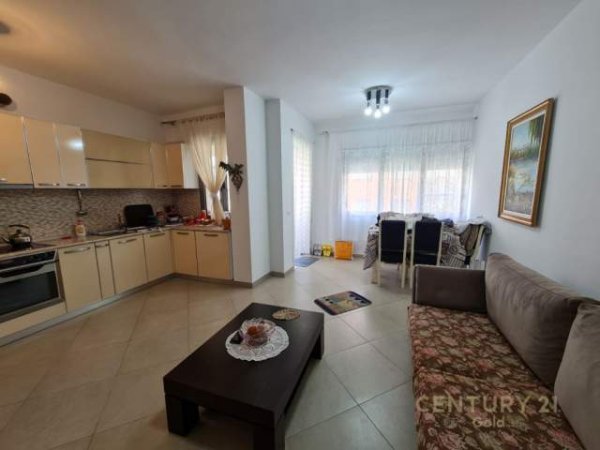 Tirane, shitet apartament 2+1 Kati 3, 125 m² 125.000 Euro (Rruga e Dibres)