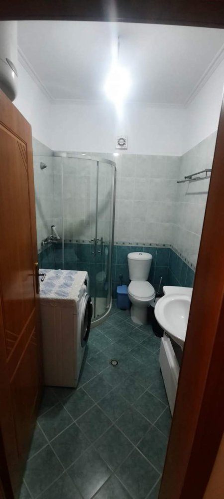 Tirane, jap me qera apartament 2+1+BLK Kati 5, 105 m² 40.000 Leke (Rruga sokrat miho)