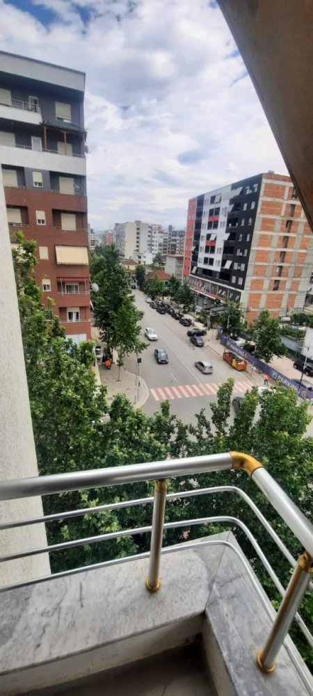 Tirane, jap me qera apartament 2+1+BLK Kati 5, 105 m² 40.000 Leke (Rruga sokrat miho)