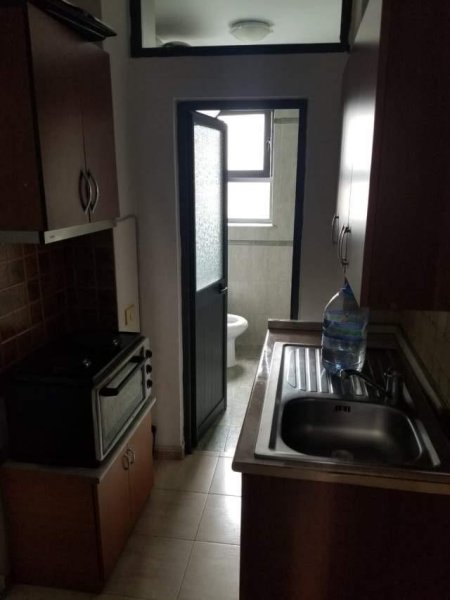 Tirane, jepet me qera garsonier Kati 3, 26 m² 20.000 Leke (Rr Budi)