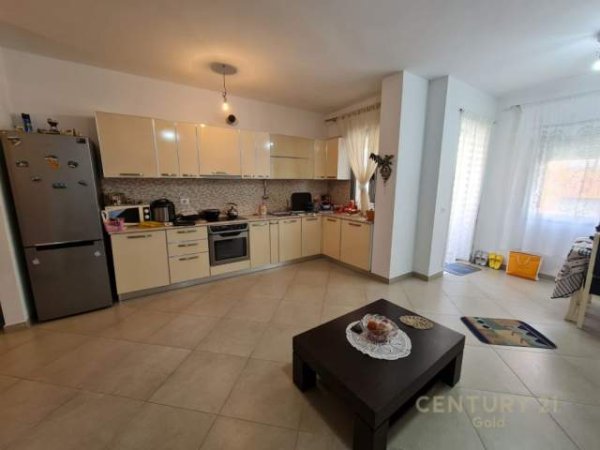 Tirane, shitet apartament 2+1 Kati 3, 125 m² 125.000 Euro (Rruga e Dibres)