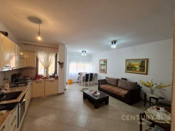 Tirane, shitet apartament 2+1 Kati 3, 125 m² 125.000 Euro (Rruga e Dibres)