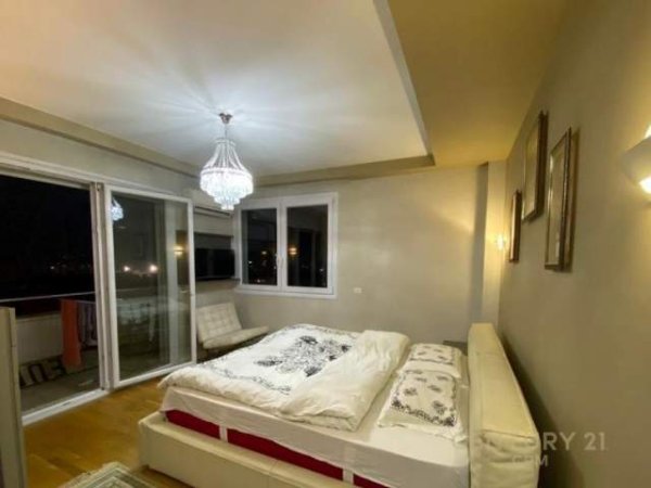 Tirane, jepet me qera apartament 3+1 Kati 5, 180 m² 750 Euro (Kopshti Botanik)