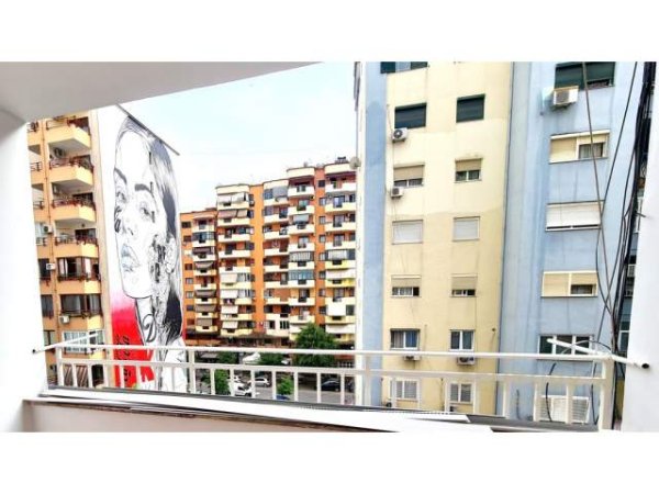 Tirane, jepet me qera apartament 1+1 Kati 6, 65 m² 450 Euro (Komuna e Parisit)