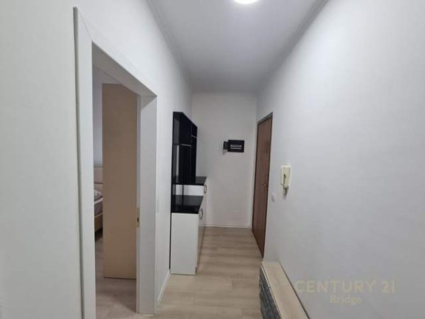 Tirane, jepet me qera apartament 1+1 Kati 6, 65 m² 450 Euro (Komuna e Parisit)