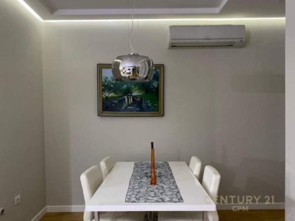 Tirane, jepet me qera apartament 3+1 Kati 5, 180 m² 750 Euro (Kopshti Botanik)