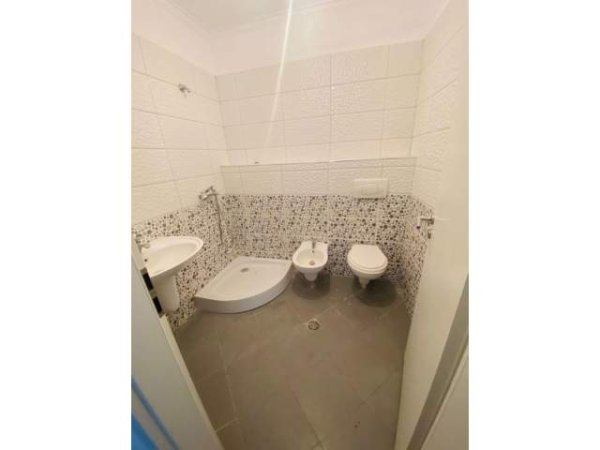 Tirane, jepet me qera apartament 1+1 Kati 2, 60 m² 300 Euro (21)