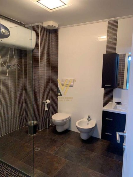 Tirane, shes apartament 3+1+A+BLK Kati 3, 185 m² 370.000 Euro (RRUGA E BARRIKADAVE)