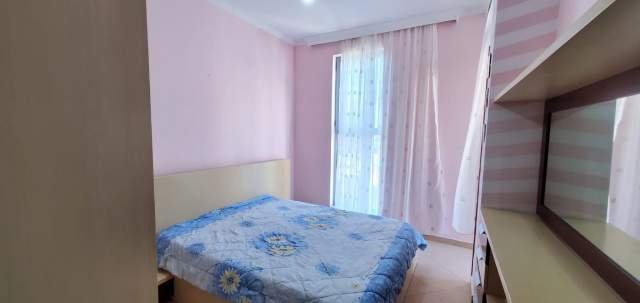 Tirane, jepet me qera apartament 2+1 300 Euro