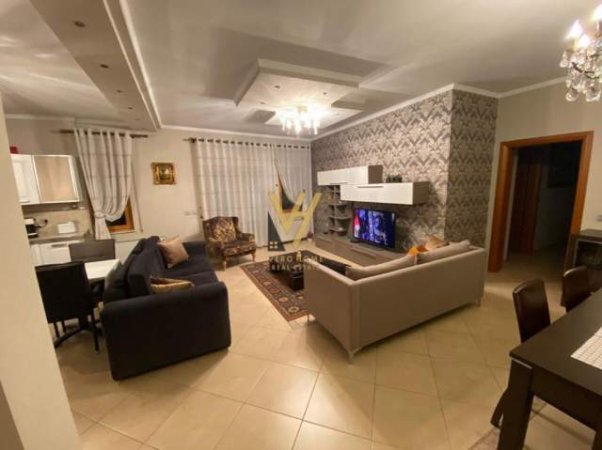 Tirane, jepet me qera apartament 3+1+A+BLK Kati 9, 164 m² 1.200 Euro (RRUGA E BARRIKADAVE)