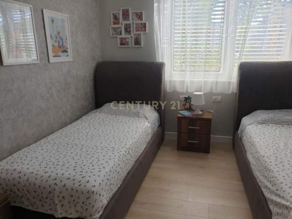 Durres, shitet apartament 2+1 Kati 1, 230 m² 205.000 Euro (Gjiri i Lalzit Lura 3)