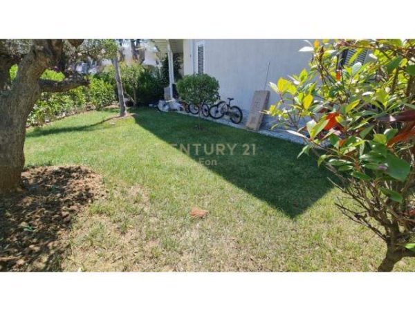 Durres, shitet apartament 2+1 Kati 1, 230 m² 205.000 Euro (Gjiri i Lalzit Lura 3)