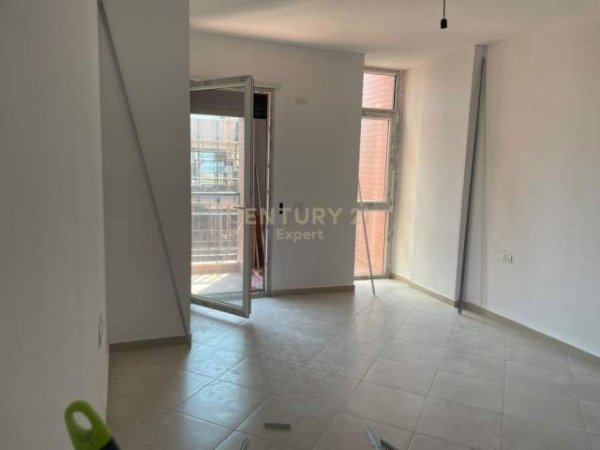 Tirane, jepet me qera apartament Kati 6, 115 m² 450 Euro (Jordan Misja)