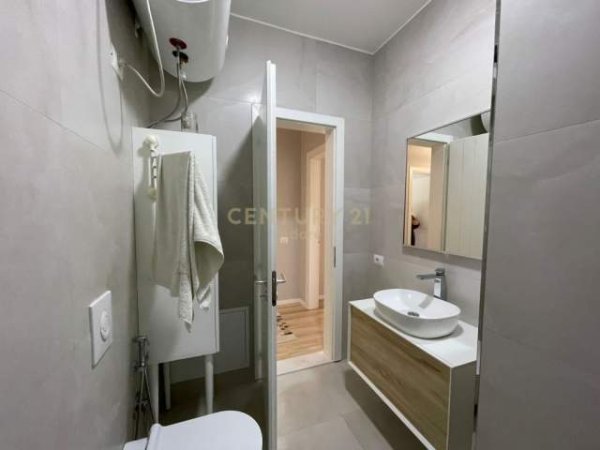 Tirane, jepet me qera apartament 2+1 Kati 7, 120 m² 550 Euro (Tregu Elektrik)