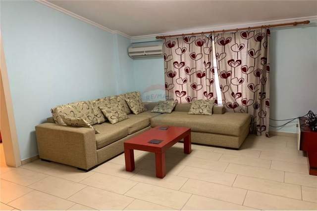 Tirane, jepet me qera apartament 2+1 Kati 5, 85 m² 400 Euro