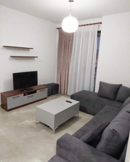Tirane, jepet me qera apartament 1+1+BLK Kati 7, 64 m² 350 Euro (Rruga Kongresi i Manastirit)