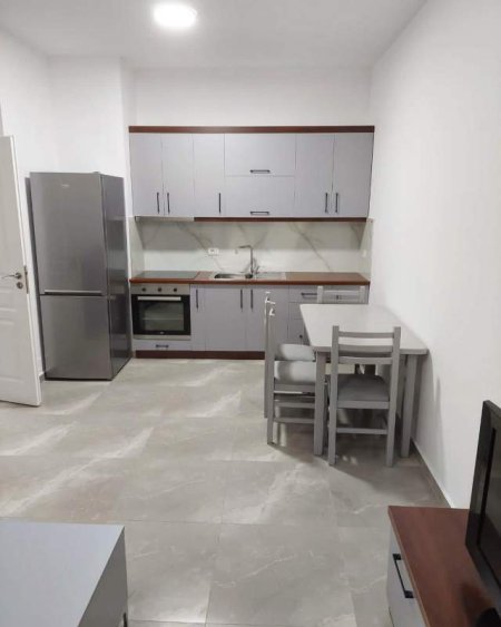 Tirane, jepet me qera apartament 1+1+BLK Kati 7, 64 m² 350 Euro (Rruga Kongresi i Manastirit)